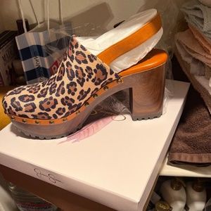 Jessica Simpson heel